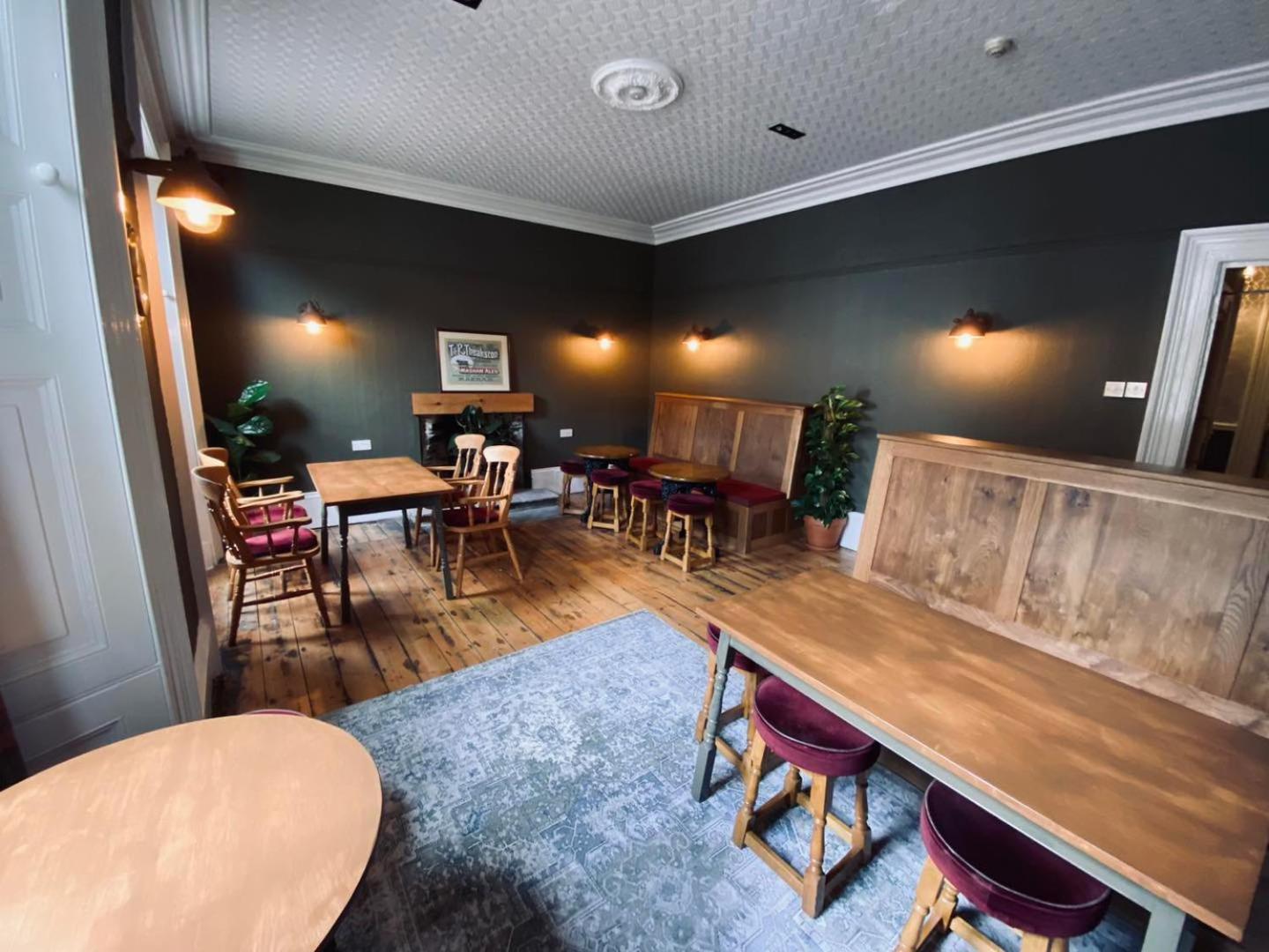 Middle House 3*